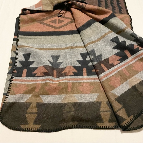 LA Express Shawl Poncho Wrap One Size - Picture 7 of 11